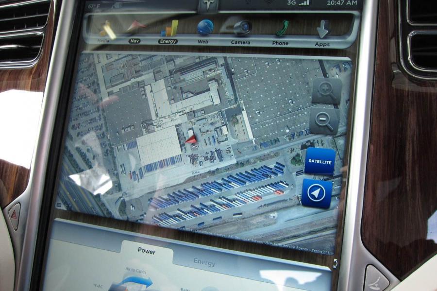  Tesla Model S Beta 2011 года  (фото 22 из 39)